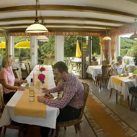 ホテル Weinhaus Moselblick Burg (Bernkastel-Wittlich)