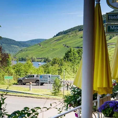 ホテル Weinhaus Moselblick Burg (Bernkastel-Wittlich)